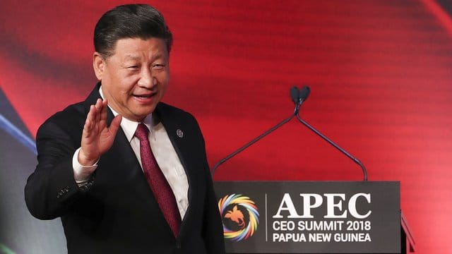 Chinas Präsident Xi Jinping hielt den USA gleich zum Auftakt in einer Rede vor, ein "egoistisches" Programm zu verfolgen. Chinas Präsident Xi Jinping hielt den USA gleich zum Auftakt in einer Rede vor, ein "egoistisches" Programm zu verfolgen.