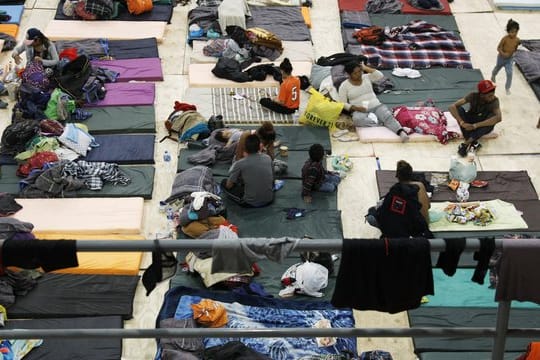 Migranten aus Mittelamerika haben Tijuana an der Grenze zu den USA erreicht und dort Notunterkünfte gefunden.
