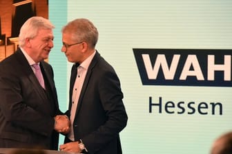 Volker Bouffier (CDU) und Tarek Al-Wazir (Grüne) mussten um den Fortbestand ihrer schwarz-grünen Koalition mehrere Wochen lang bangen.