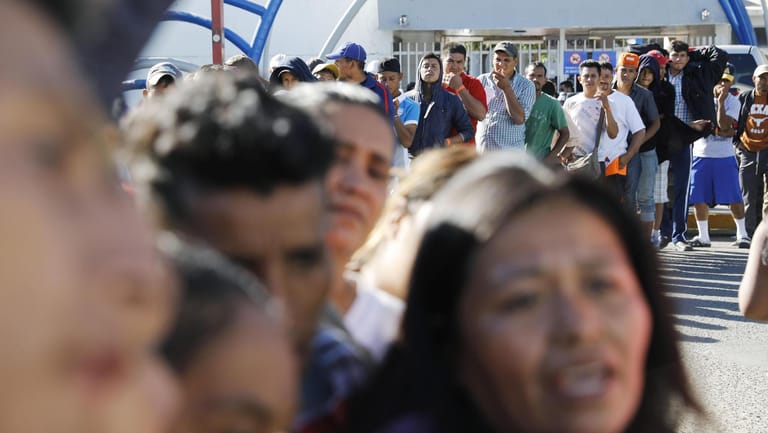 Traum vom besseren Leben: Tausende Migranten reihen sich in Tijuana in die Schlange der Asylantragsteller ein.