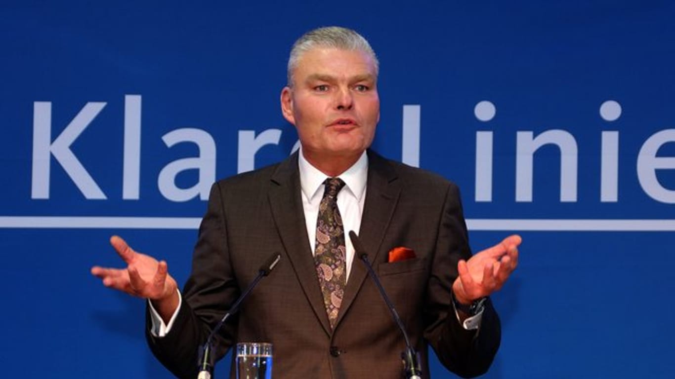 Holger Stahlknecht, neuer CDU-Landesvorsitzender in Sachsen-Anhalt, sprach von einer "gelben Karte für die Bundesregierung".