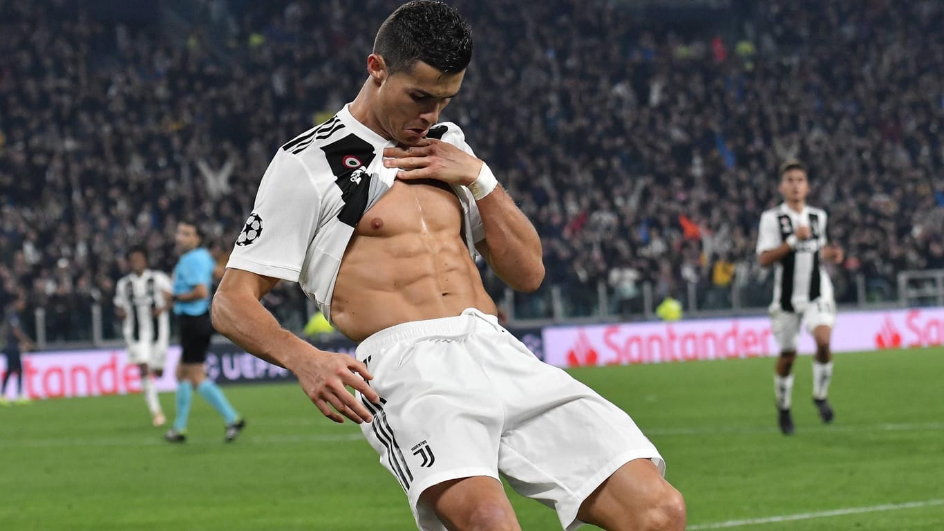 Muskeln raus: Auch bei Juventus Turin lässt sich Cristiano Ronaldo neue Torjubel einfallen.