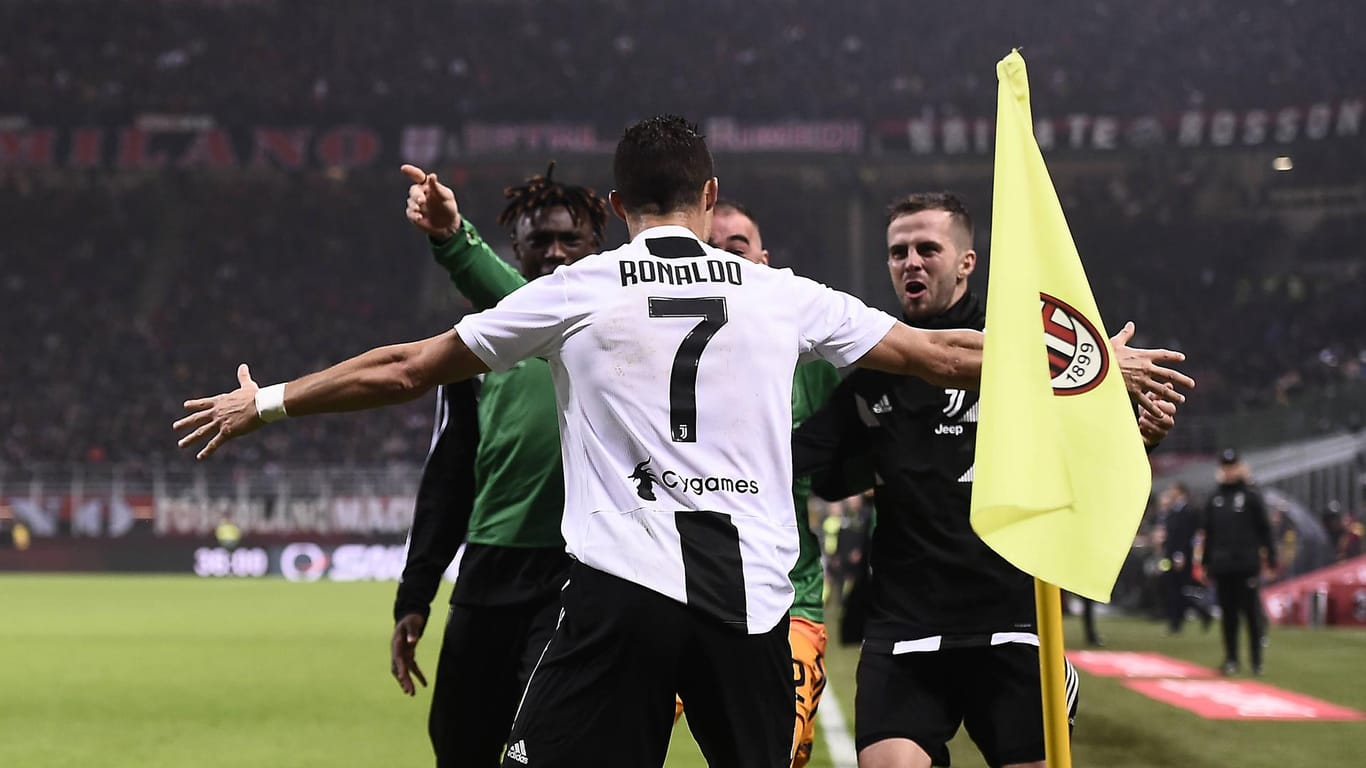 Sein letzter Streich: Cristiano Ronaldo schießt das 2:0 für Juve beim AC Milan.
