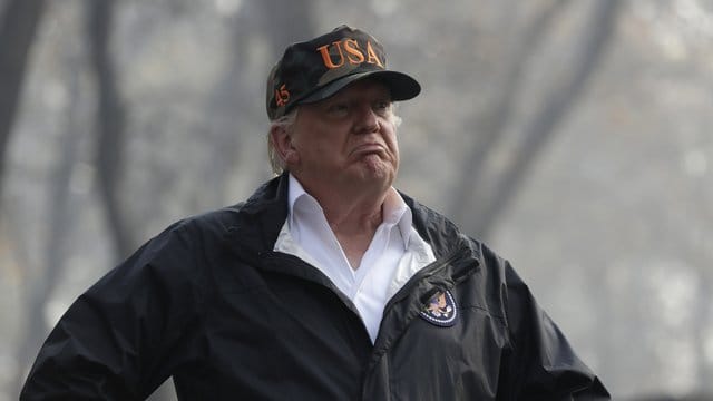 US-Präsident Donald Trump im von den Waldbränden verwüsteten Kalifornien. US-Präsident Donald Trump im von den Waldbränden verwüsteten Kalifornien.