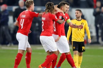 Gruppensieger: Gladbachs Nico Elvedi (l.) und die Schweiz drehten ein fulminantes Spiel gegen Belgien.