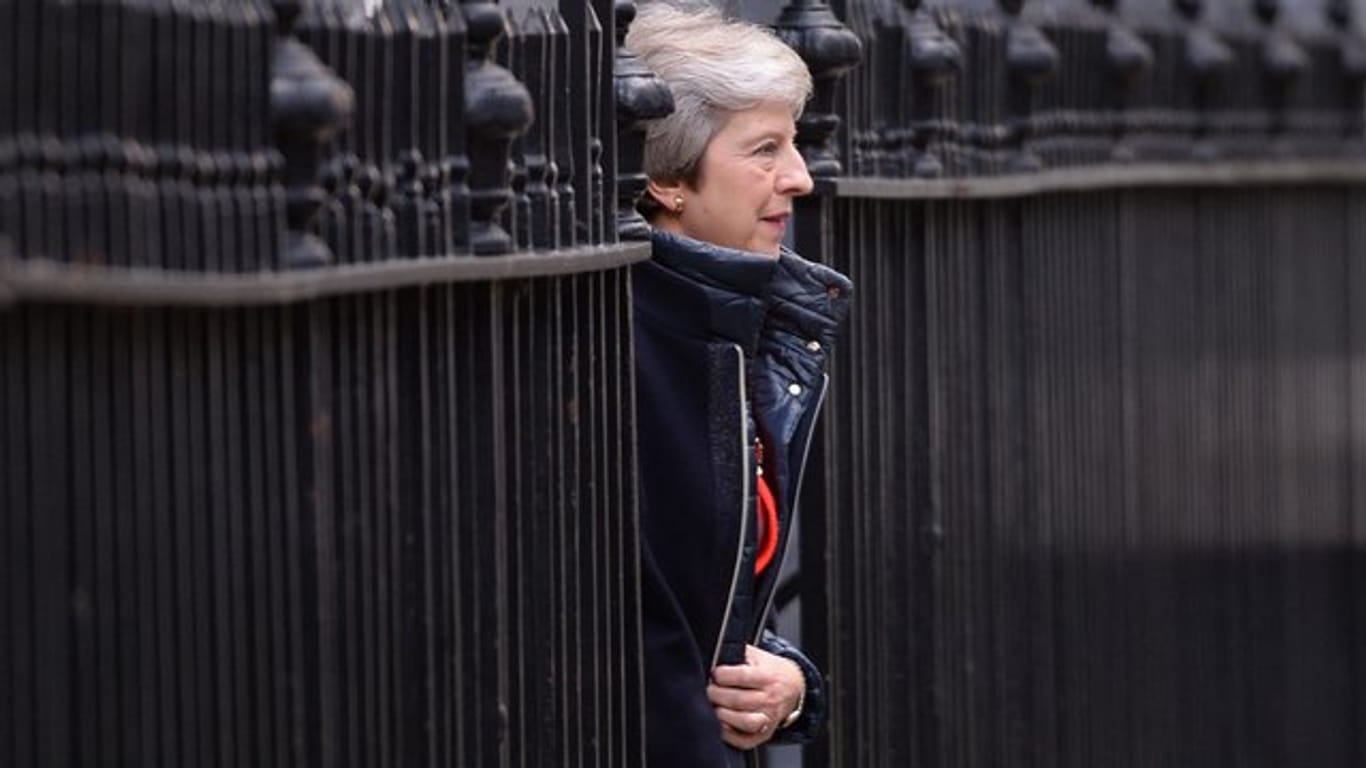 Großbritanniens Premierministerin Theresa May verlässt die Downing Street.