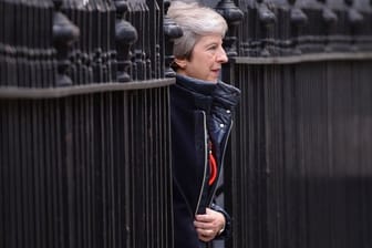 Großbritanniens Premierministerin Theresa May verlässt die Downing Street.