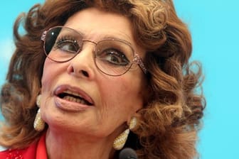 Die italienische Filmschauspielerin Sophia Loren liebt Pizza.