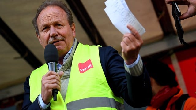 Verdi-Chef Frank Bsirske begrüßt die Pläne von SPD-Chefin Nahles, Hartz IV durch eine Alternative zu ersetzen, ausdrücklich. Verdi-Chef Frank Bsirske begrüßt die Pläne von SPD-Chefin Nahles, Hartz IV durch eine Alternative zu ersetzen, ausdrücklich.