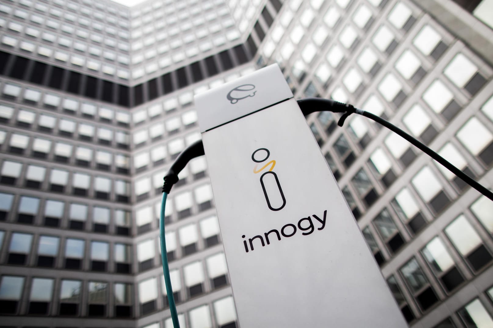 Die Zentrale von RWE: Die Unternehmenstochter Innogy sucht nun mit größerem Aufwand nach den Tätern des Säureangriffs. (Archivbild)