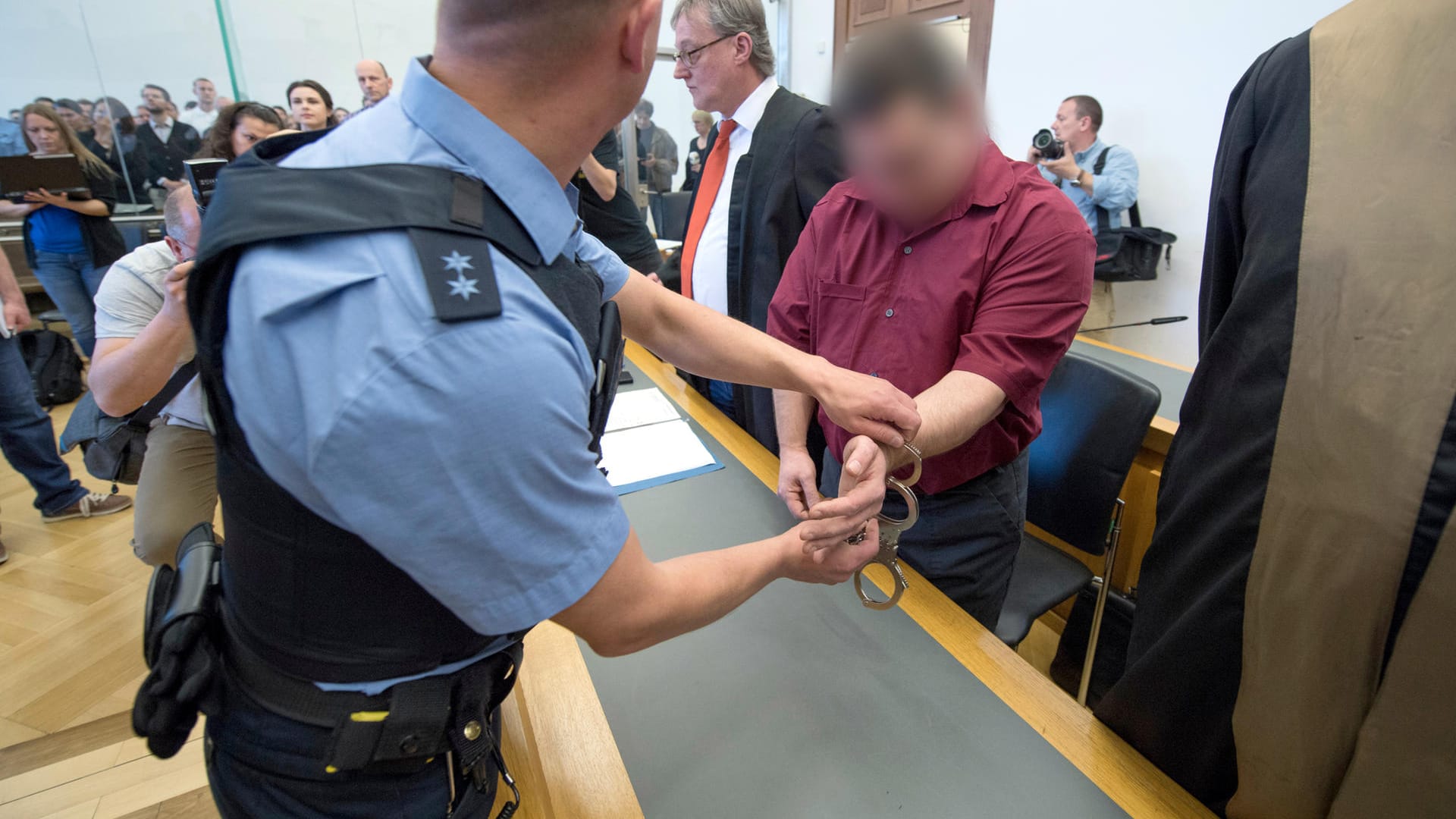 Der 42-jährige Angeklagte hatte die Entführung gestanden, den Mord aber abgestritten. Der 42-jährige Angeklagte hatte die Entführung gestanden, den Mord aber abgestritten.