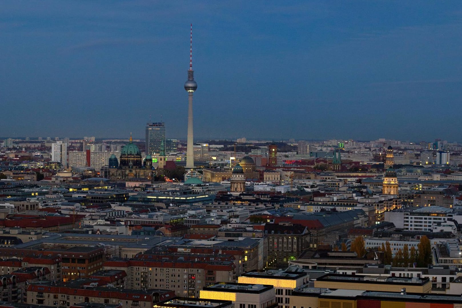 Blick über die Berliner Stadtmitte: In der Hauptstadt ist ein Pilotprojekt für mehr Transparenz bei Funkzellenabfragen der Polizei gestartet.