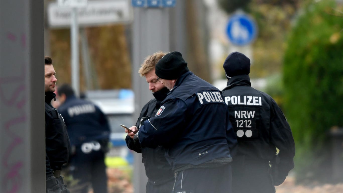 Geiselnahme in Bochum: Die Polizei war mit einem Großaufgebot vor Ort.