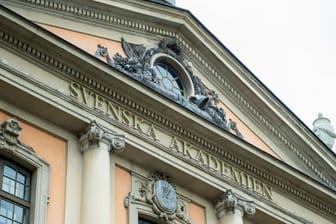 Der Sitz der Schwedischen Akademie in Stockholm: In dem Haus, in dem die Explosion stattfand, sollen nach Medienberichten Mitarbeiter der Akademie wohnen. (Archivbild)
