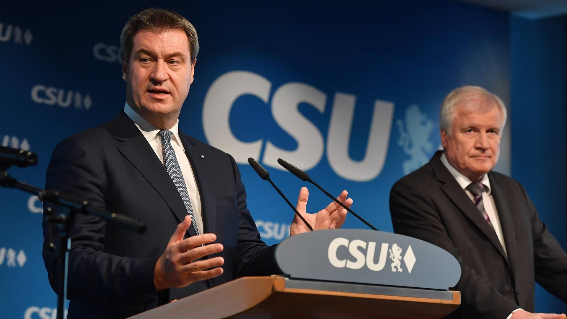 Ministerpräsident Markus Söder und Innenminister und noch CSU-Chef Horst Seehofer: Wenn Söder auch die Rolle als Vorsitzender der CSU übernimmt, könne das das Regieren in Berlin vereinfachen, findet ein CDU-Ministerpräsident.