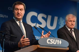 Ministerpräsident Markus Söder und Innenminister und noch CSU-Chef Horst Seehofer: Wenn Söder auch die Rolle als Vorsitzender der CSU übernimmt, könne das das Regieren in Berlin vereinfachen, findet ein CDU-Ministerpräsident.
