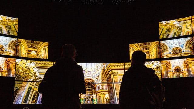 Fernsehgeräte auf der IAA in Berlin.