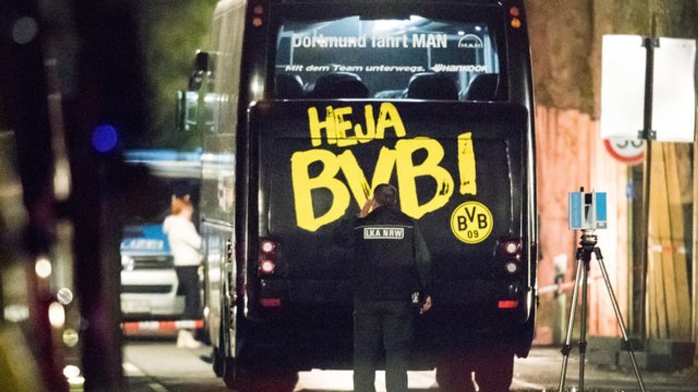 Im Prozess um den Bombenanschlag auf den Bus des BVB beantragt der Staatsanwalt lebenslange Haft.