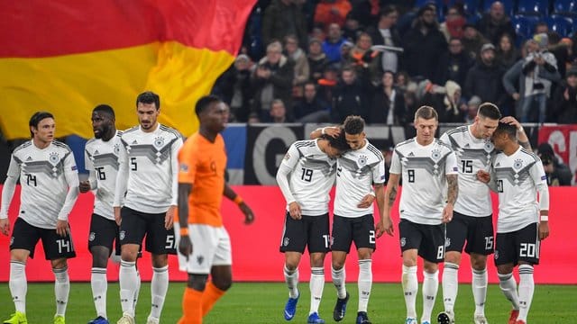 Das DFB-Team hat sich von der niederländischen Elf mit 2:2 getrennt. Das DFB-Team hat sich von der niederländischen Elf mit 2:2 getrennt.