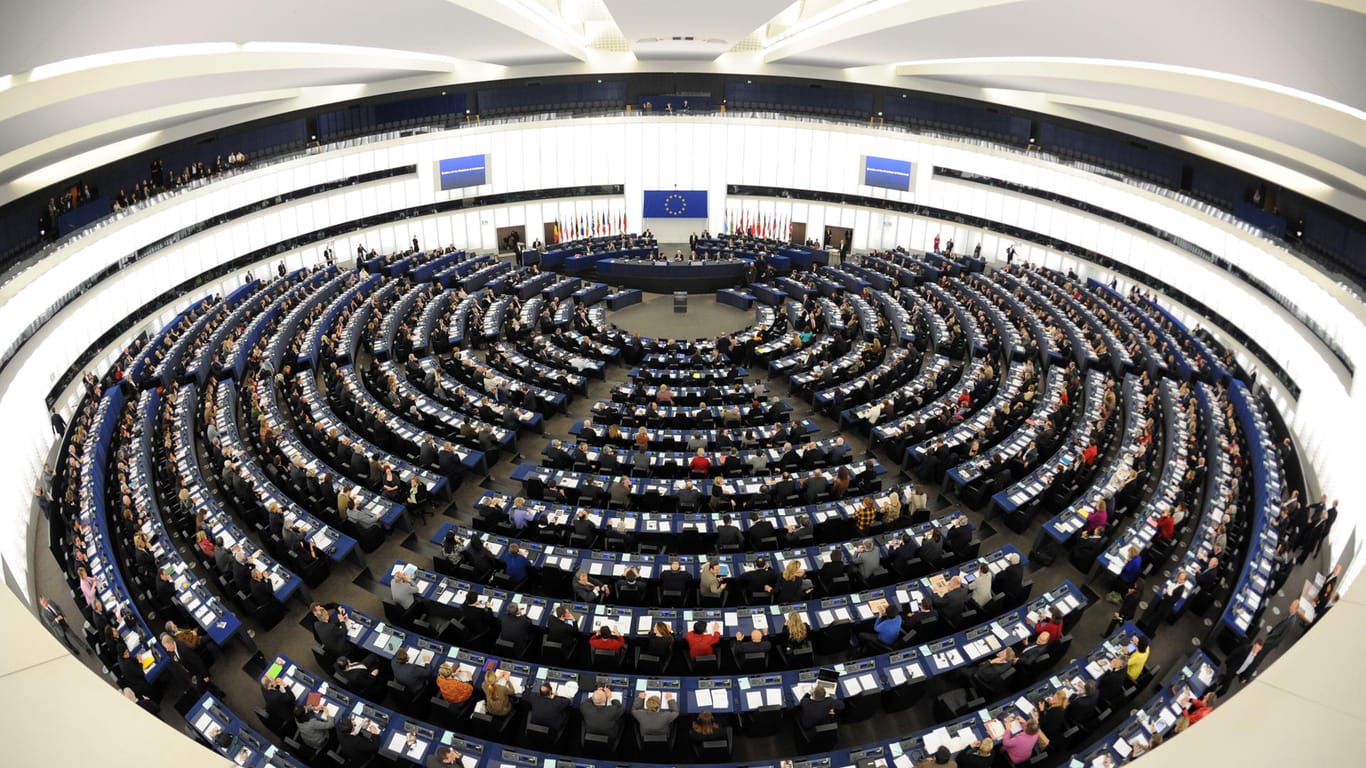 Blick in den Plenarsaal des Europaparlaments: Das Europaparlament war mit der Forderung in die Verhandlungen gegangen, im kommenden Jahr 149,3 Milliarden Euro für Auszahlungen zur Verfügung zu stellen.