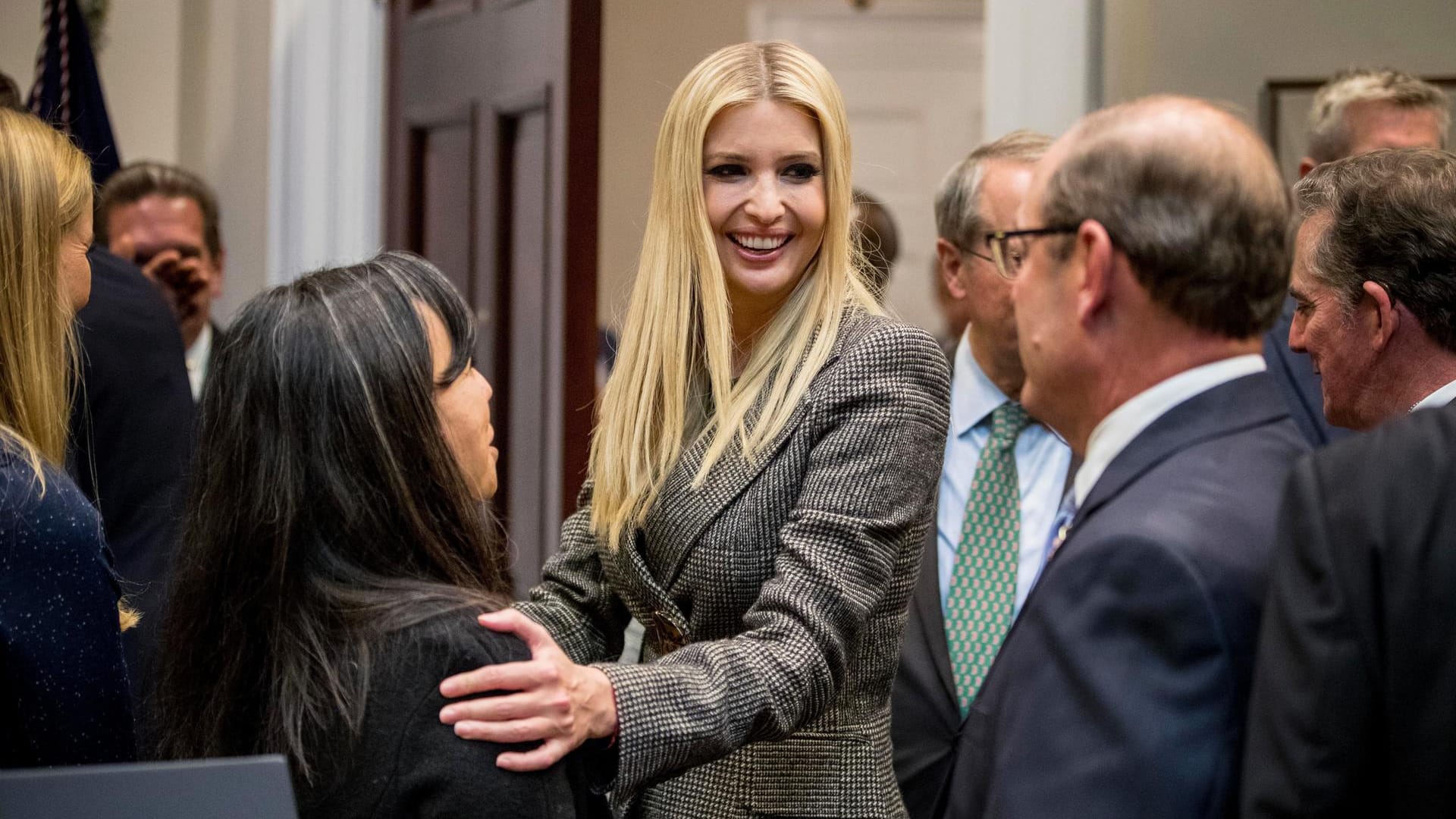 Ivanka Trump: Donald Trumps Tochter hat laut einem Medienbericht gegen die Vorgaben des Weißen Haus verstoßen.