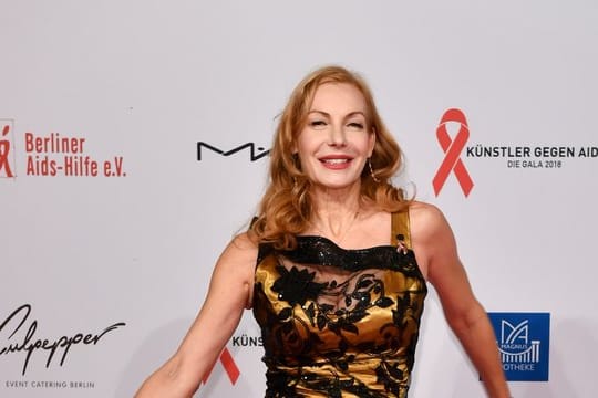 Ute Lemper bei der Benefizgala "Künstler gegen Aids" im Berliner Theater des Westens.