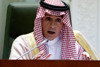 Der saudische Außenminister Faisal Al Nasser: Die Monarchie in Riad werde keine Anschuldigungen gegen ihre höchsten Würdenträger dulden, sagte er in einem Zeitungsinterview.