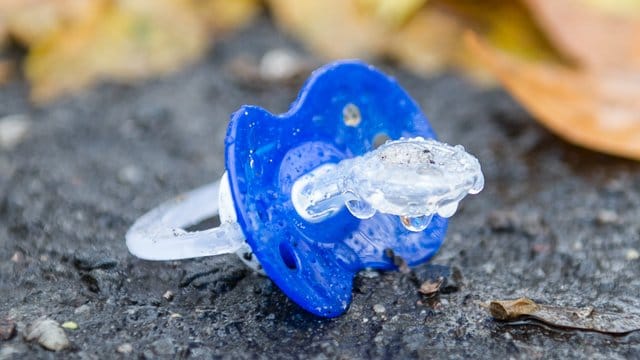 Für die Studie waren 128 Mütter gefragt worden, wie sie die Schnuller ihrer Babys reinigen. Für die Studie waren 128 Mütter gefragt worden, wie sie die Schnuller ihrer Babys reinigen.