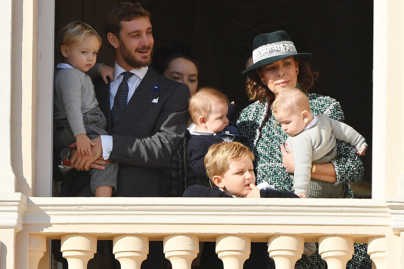 Familienbande: Pierre Casiraghi mit seiner Mutter Caroline und deren Enkelkindern.