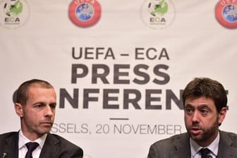 UEFA-Präsident Aleksander Ceferin (l) und Andrea Agnelli, der Vorsitzende der European Club Association (ECA), bei einer Pk.