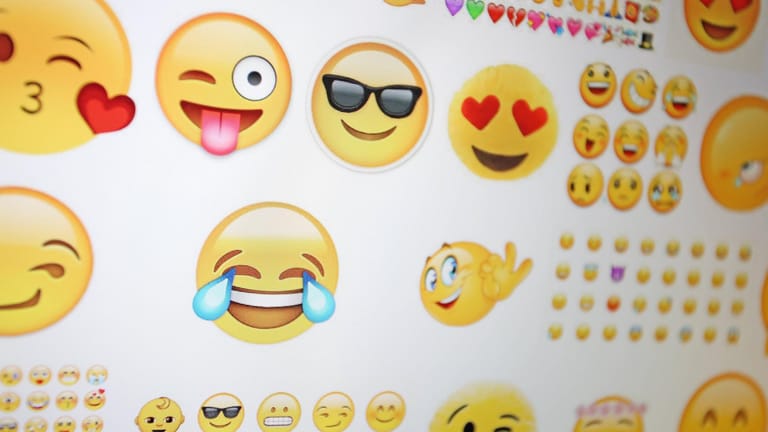 Emojis auf einem PC-Monitor: Beliebt ist "Lachen unter Tränen"