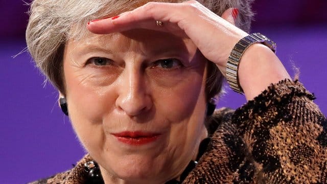 Da der Austrittsvertrag einige Lasten für Großbritannien vorsieht, will May im Gegenzug schon jetzt die Weichen für vorteilhafte wirtschaftliche Beziehungen zur EU stellen.