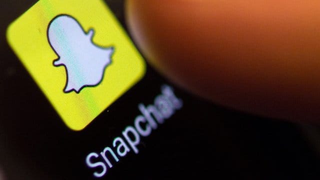 Der Mann soll sich in Chatforen und auf Snapchat als Mädchen ausgegeben und sexuelle Gespräche eingeleitet haben. Der Mann soll sich in Chatforen und auf Snapchat als Mädchen ausgegeben und sexuelle Gespräche eingeleitet haben.