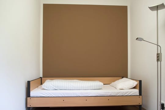 Die meisten LEDs für Deckenfluter weisen zwar eine gute Energieeffizienz auf, allerdings flimmern sie auch.