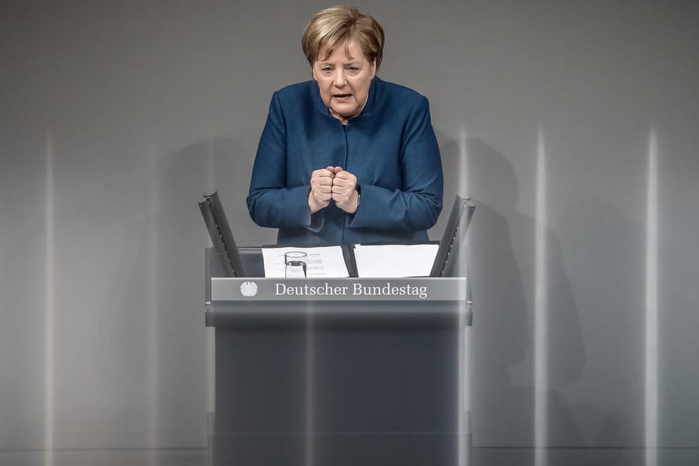Angela Merkel im Bundestag: "Deutsches Interesse heißt, immer auch die anderen mitzudenken."