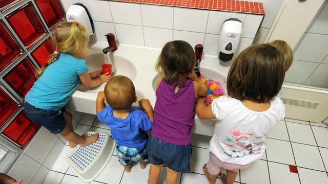 Kindergeld: Eine Studie zeigt, dass arme Familien die Hilfe zum Wohl ihrer Kinder einsetzen.