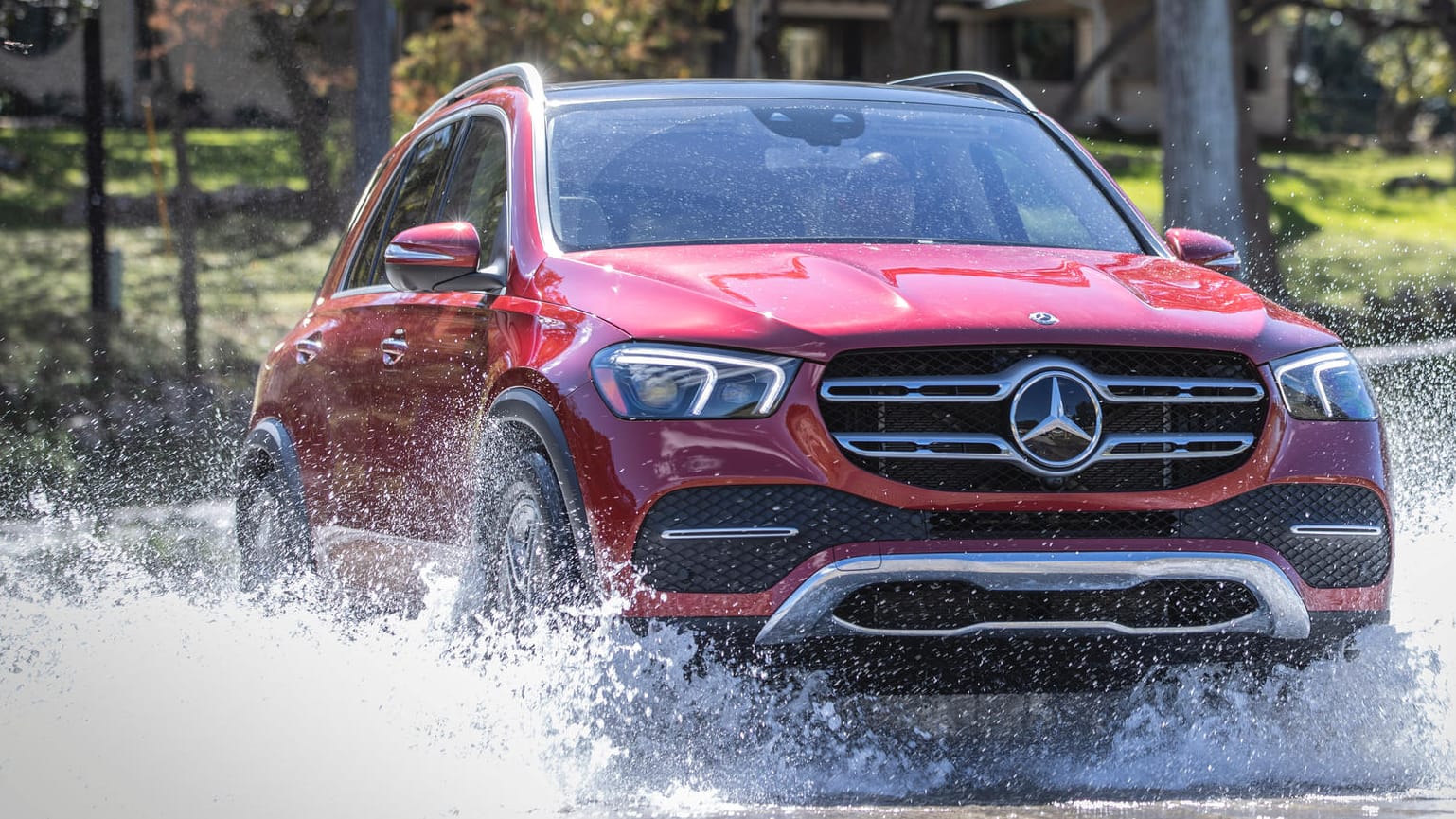 Mercedes GLE: Der 2015 von der M-Klasse zum GLE umgetaufte Luxus-Offroader mit Stern startet wieder mit einigen Innovationen in die vierte Generation.