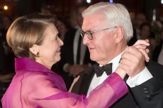 Bundespräsident Frank-Walter Steinmeier und seine Frau Elke Büdenbender werden den Bundespresseball eröffnen.