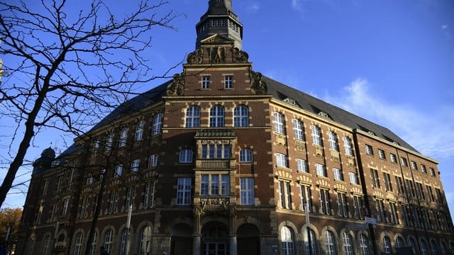Das Verwaltungsgericht Gelsenkirchen hat das Abschiebeverbot gegen den bereits abgeschobenen mutmaßlichen Islamisten Sami A. Das Verwaltungsgericht Gelsenkirchen hat das Abschiebeverbot gegen den bereits abgeschobenen mutmaßlichen Islamisten Sami A.