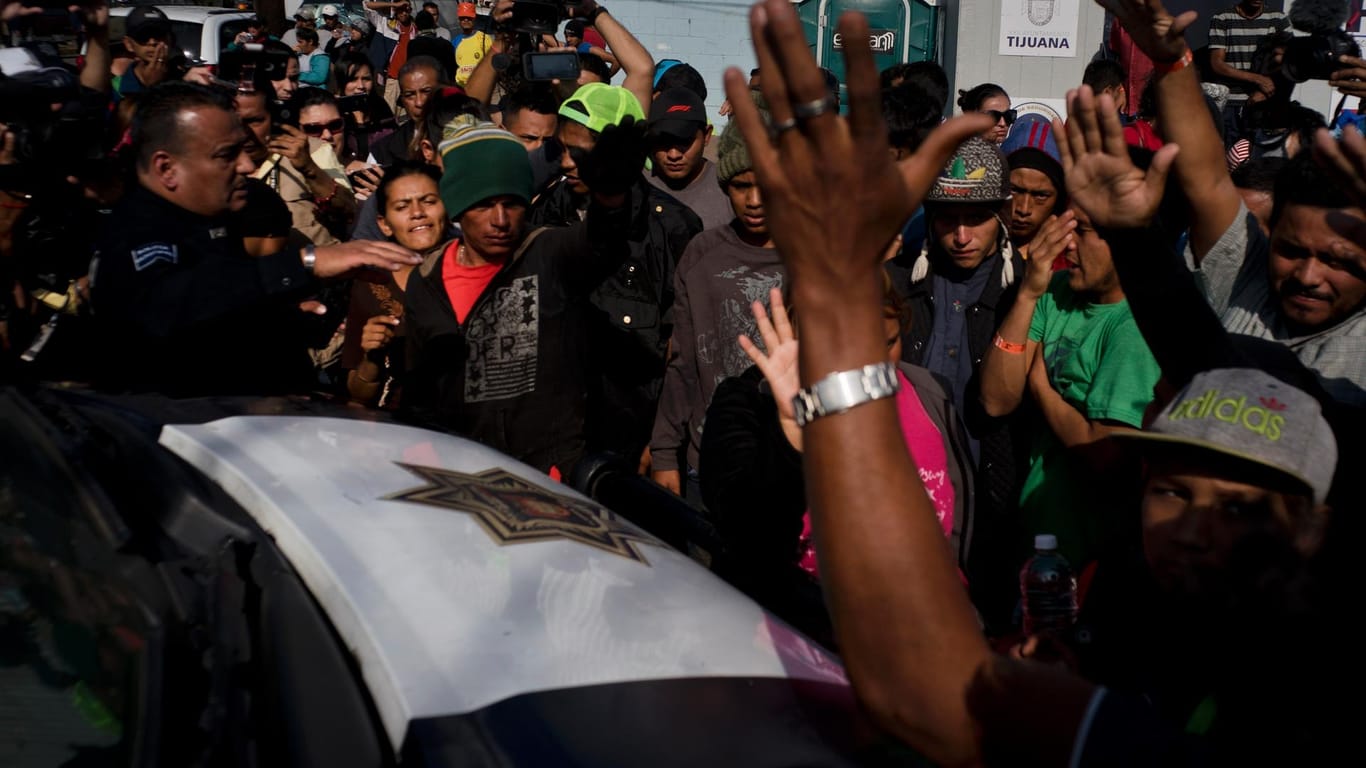 Migranten-Karavane aus Mittelamerika: Nach Angaben des mexikanischen Innenministeriums durchqueren derzeit 8000 Menschen aus El Salvador, Guatemala und Honduras in verschiedenen Flüchtlingsmärschen Mexiko, um in die USA zu gelangen.