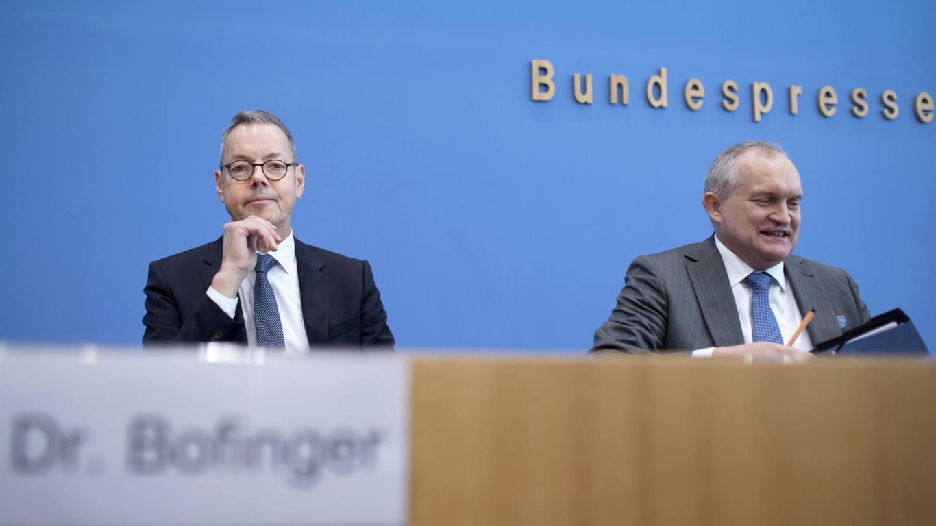 Peter Bofinger und Christoph Schmidt: Die beiden Wirtschaftsexperten raten, an Hartz IV festzuhalten.