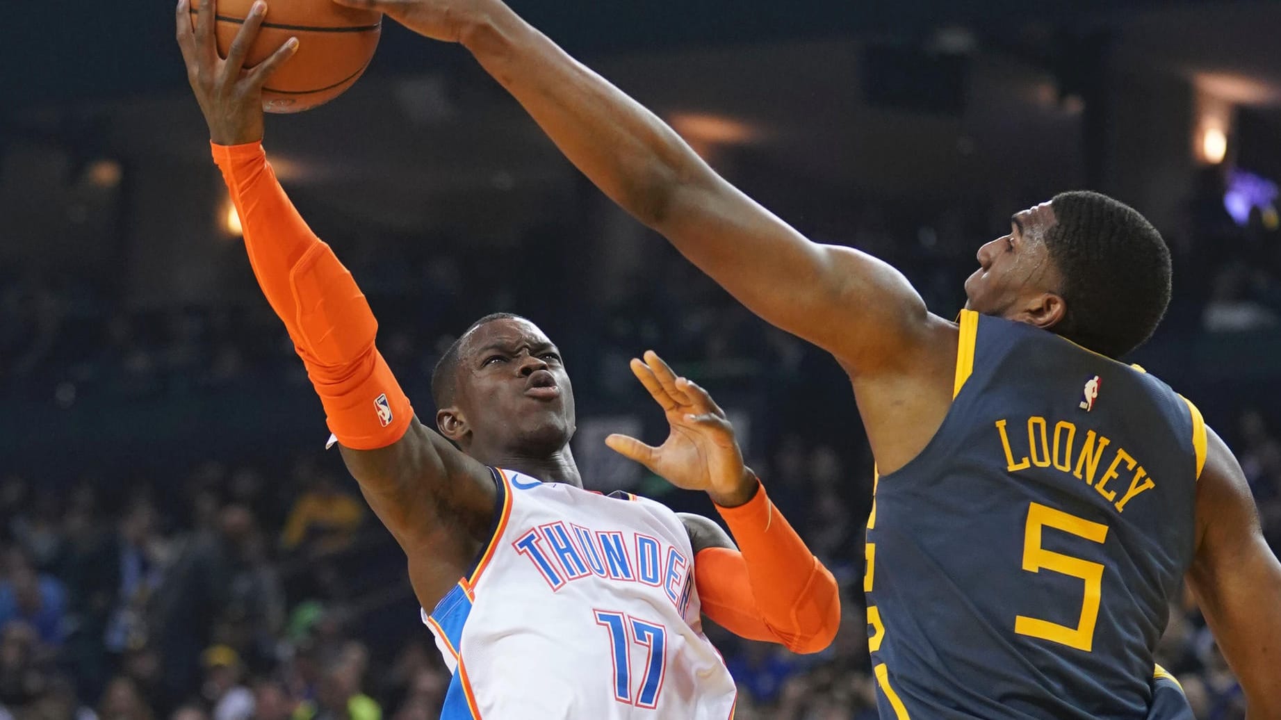 Überzeugte im Spiel gegen den Meister: Dennis Schröder von Oklahoma City Thunder während der NBA-Partie gegen die Golden State Warriors.