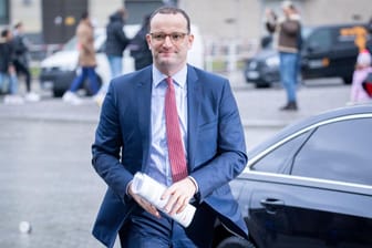 Jens Spahn: Der Bewerber um den CDU-Vorsitz plädiert für eine Verschiebung der deutschen Zustimmung zum Migrationspakt.
