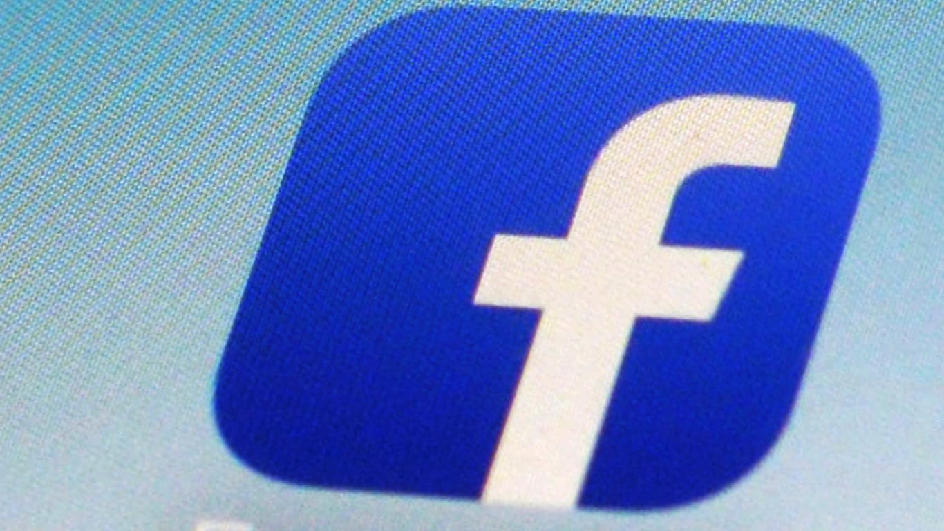 Facebook-Logo: In England soll das soziale Netzwerk eine Rekordstrafe zahlen.