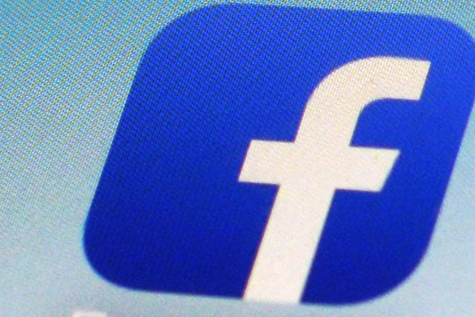 Facebook-Logo: In England soll das soziale Netzwerk eine Rekordstrafe zahlen.