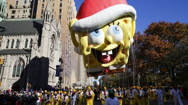 SpongeBob schwebt am Central Park West vorbei.