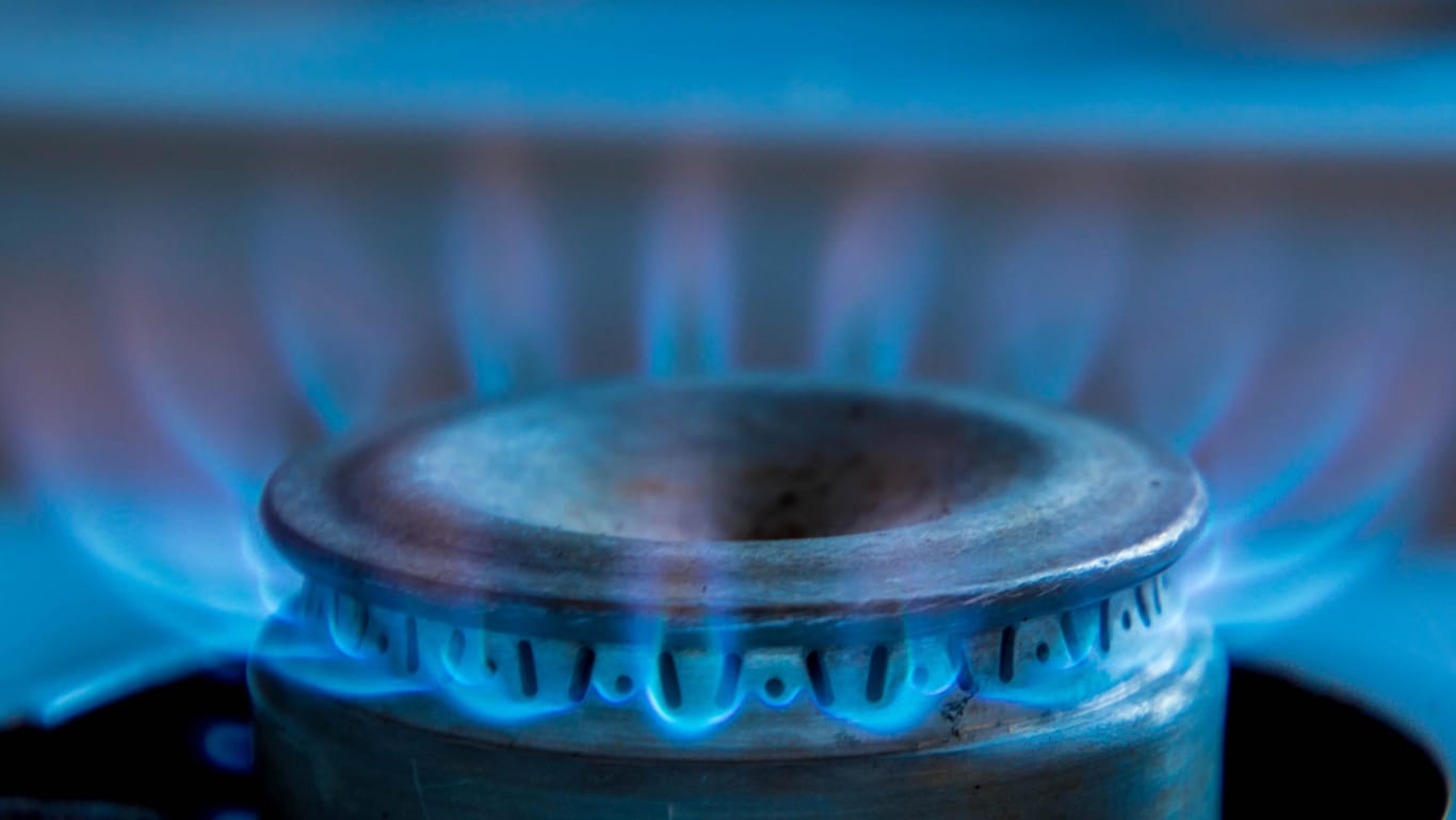 Gasflamme: Millionen Haushalte in Deutschland werden im nächsten Jahr eine höhere Gasrechnung erhalten. Für viele Kunden lohnt ein Wechsel des Anbieters.