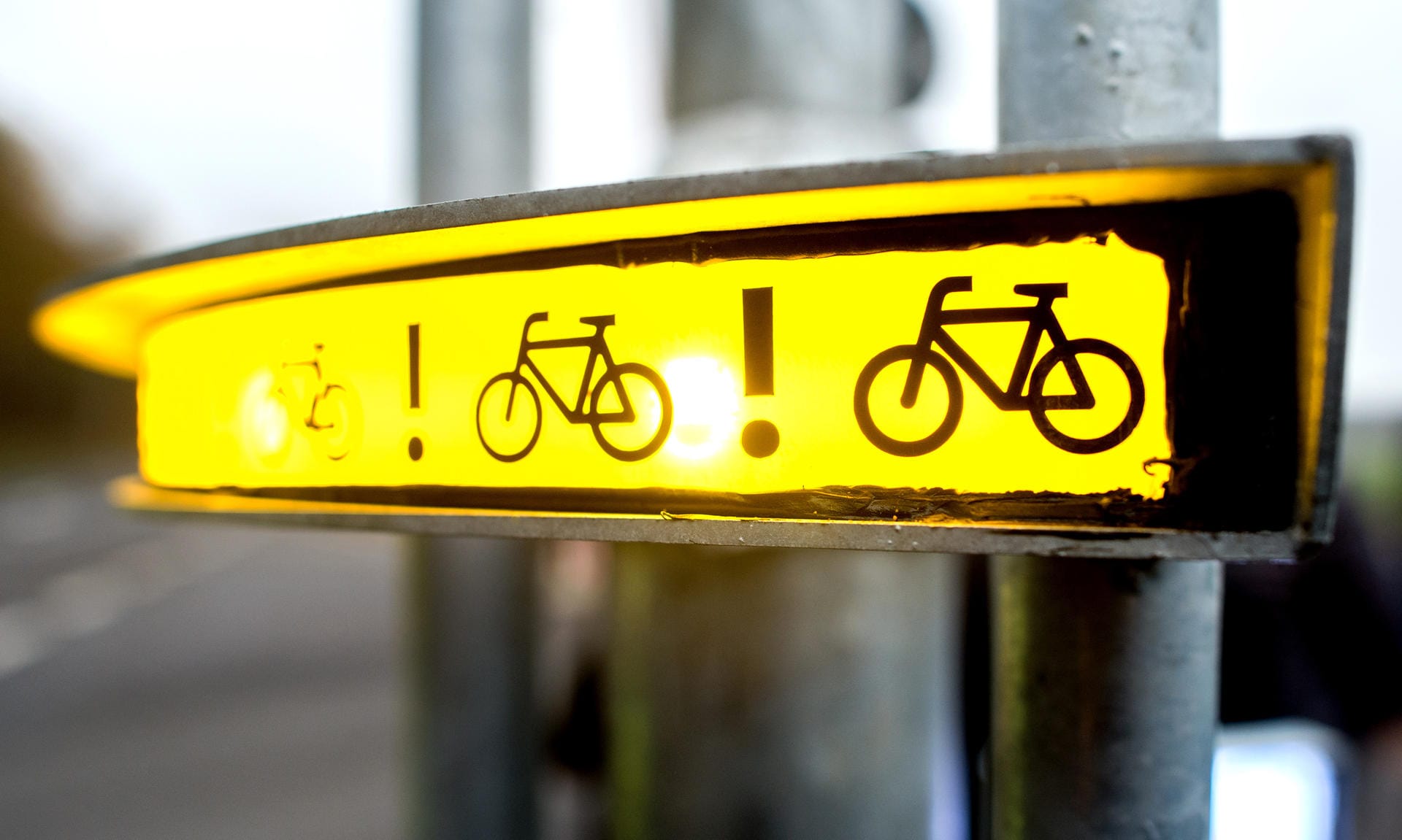 Das neue Warnsystem "Bike-Flash": In Garbsen bei Hannover geht es erstmals in Betrieb.