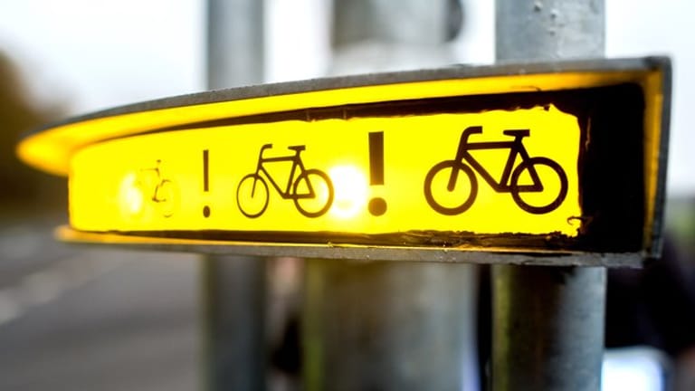 Das Warnsystem "Bike-Flash" überwacht den toten Winkel von Fahrzeugen durch Wärmesensorik.