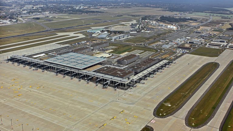 Flughafen Willy-Brandt, Flughafen Berlin Brandenburg: Der Flughafen BER haten den Steuerzahler bislang über fünf Milliarden Euro gekostet.